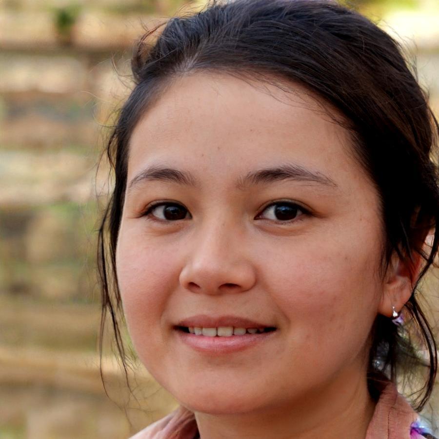 Financial expert Helena Varga smiling professionally in business attire